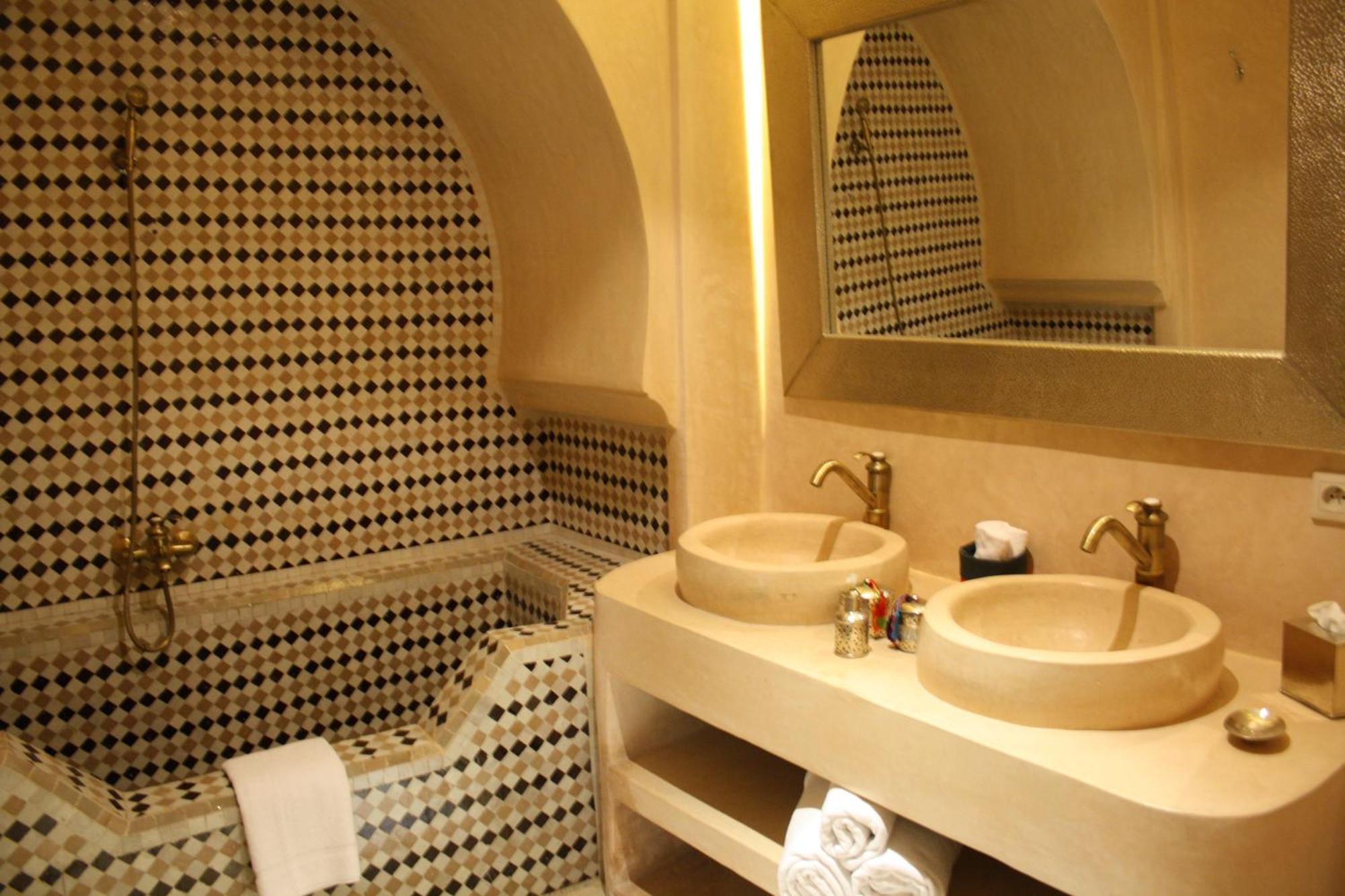 Riad Shama & 4*