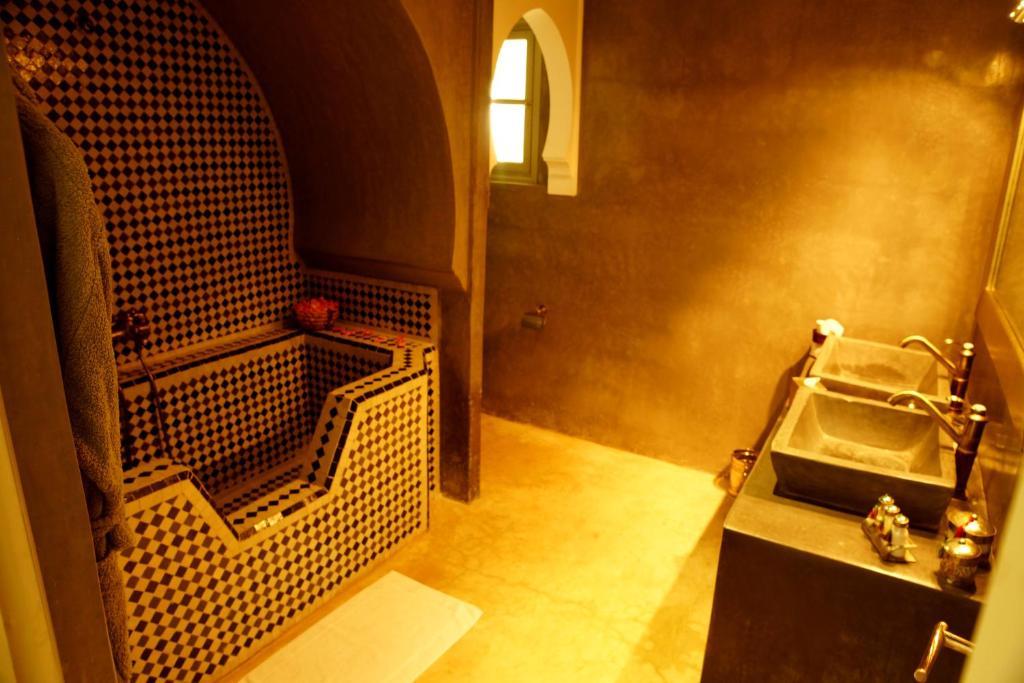 Riad Shama & 4*
